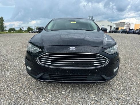 Used 2019 Ford Fusion SE w/ Equipment Group 151A FWD image 2