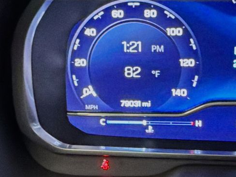 Used 2023 Chevrolet Suburban Premier image 8