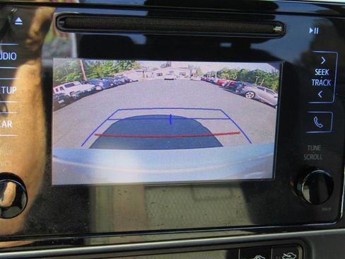 Used 2018 Toyota Corolla LE image 17