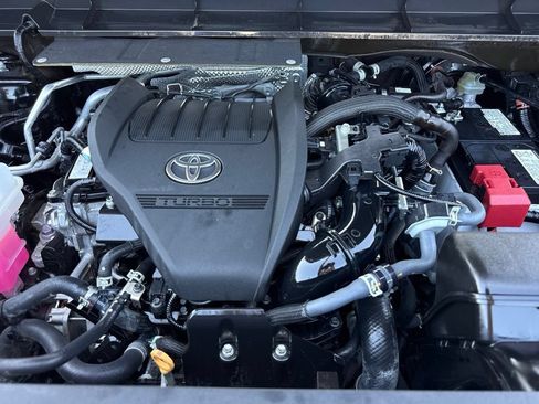Used 2023 Toyota Highlander XLE AWD/4WD image 35