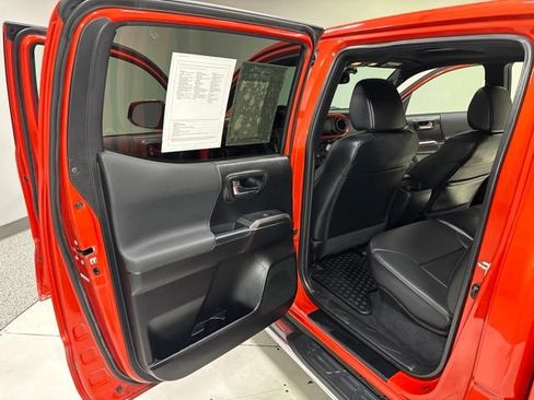 Used 2018 Toyota Tacoma SR5 AWD/4WD image 25