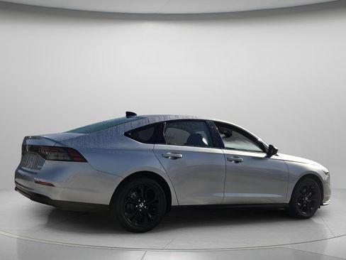 Certified 2025 Honda Accord SE image 6