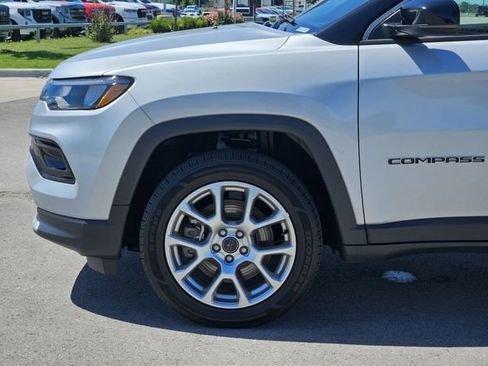 Used 2025 Jeep Compass Limited AWD/4WD image 10