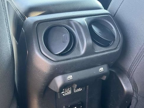 Used 2022 Jeep Wrangler Unlimited Sahara w/ Cold Weather Group AWD/4WD image 19