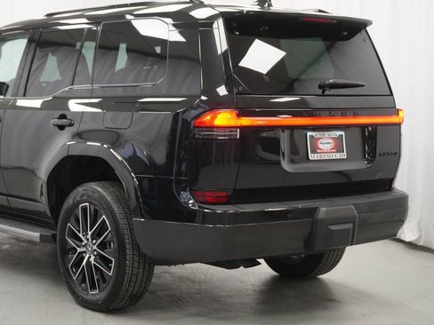 Used 2025 Lexus GX 550 w/ Accessory Package (2T) image 13