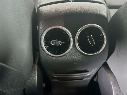 Used 2023 Mercedes-Benz GLB 250 4MATIC image 28