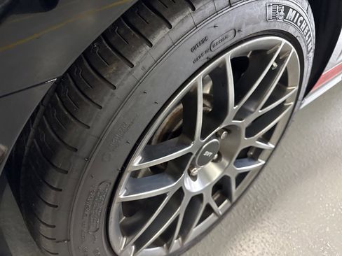 Used 2011 Ford Mustang Shelby GT500 w/ SVT Performance Pkg image 12