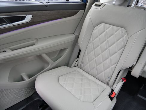 Certified 2025 Volkswagen Atlas SEL Premium R-Line image 12