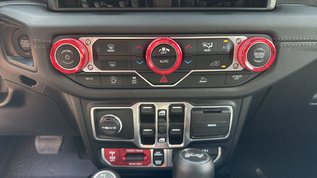 Used 2024 Jeep Wrangler Unlimited Rubicon AWD/4WD image 26