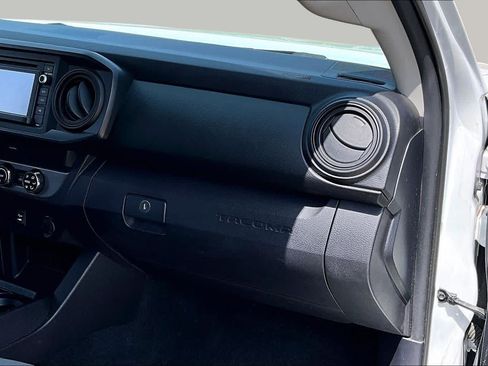 Used 2019 Toyota Tacoma SR AWD/4WD image 17