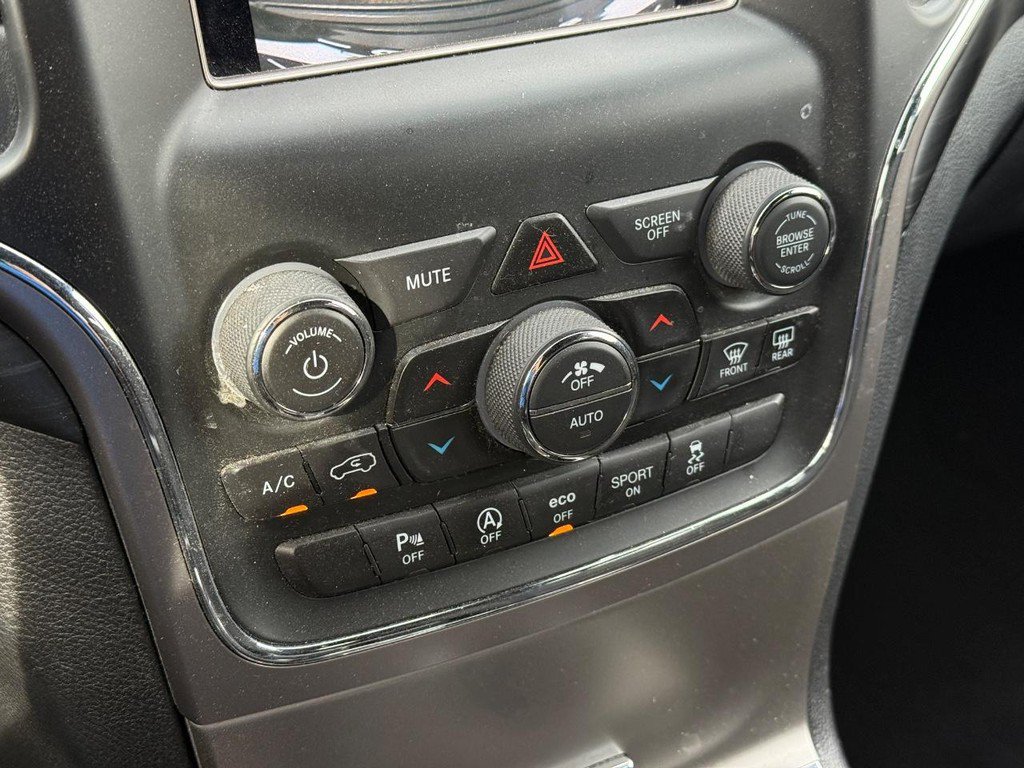 Used 2021 Jeep Grand Cherokee Laredo w/ Security & Convenience Group AWD/4WD image 18