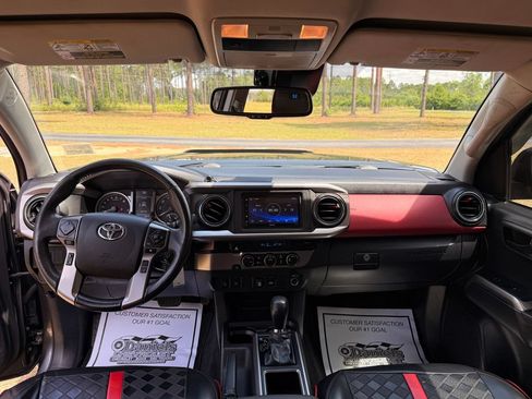 Used 2022 Toyota Tacoma SR5 w/ Technology Package RWD image 15