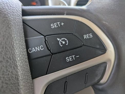 Used 2015 Jeep Grand Cherokee Overland AWD/4WD image 14