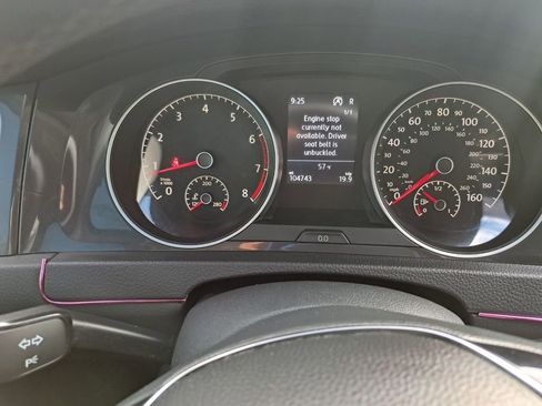 Used 2019 Volkswagen Golf S image 12