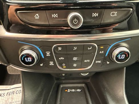 Used 2023 Chevrolet Traverse LT AWD/4WD image 33