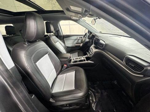 Used 2022 Ford Explorer XLT w/ Equipment Group 202A image 27