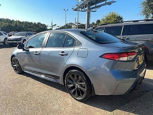 Used 2023 Toyota Corolla SE FWD image 2