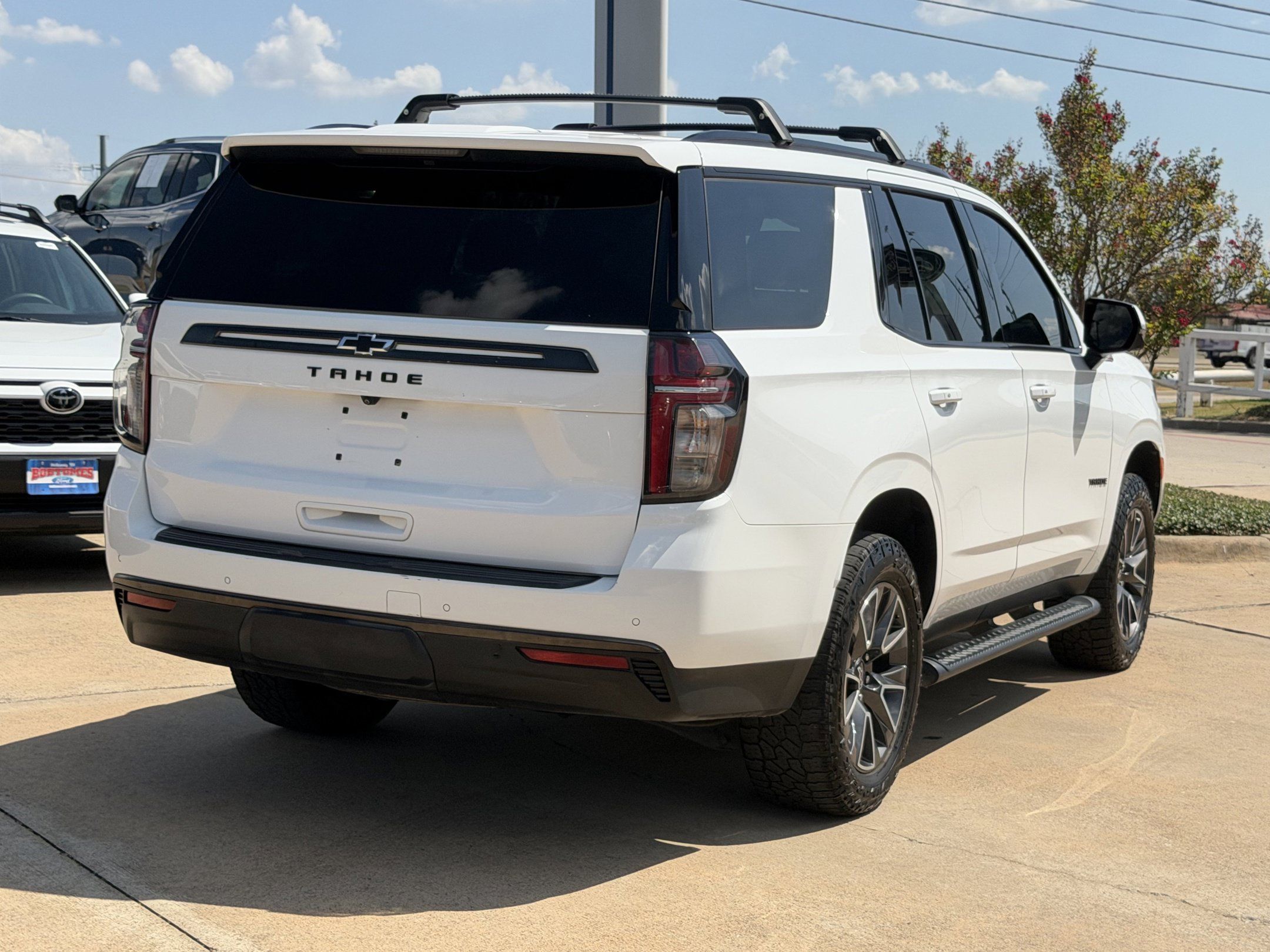 Used 2021 Chevrolet Tahoe Z71 w/ Z71 Off-Road Package AWD/4WD image 4