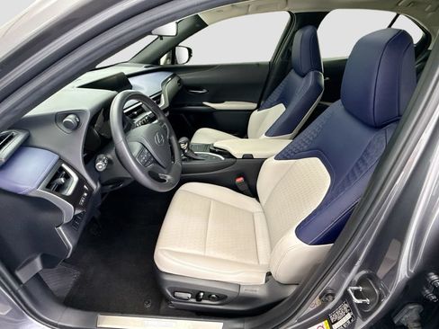 Used 2019 Lexus UX 200 FWD image 17