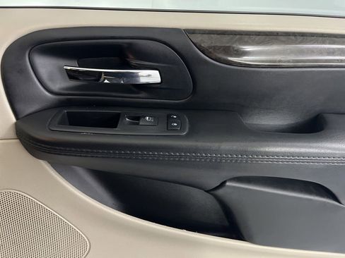 Used 2018 Dodge Grand Caravan SE FWD image 50