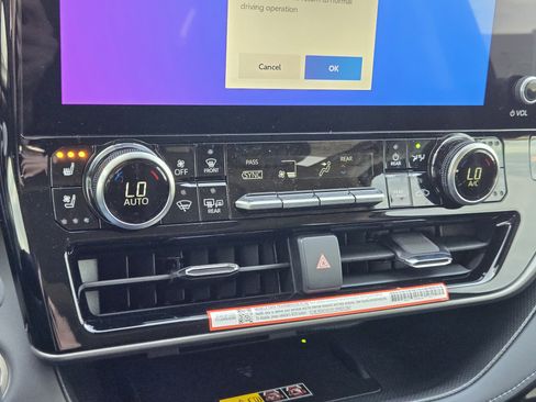 New 2026 Toyota Highlander Limited image 15