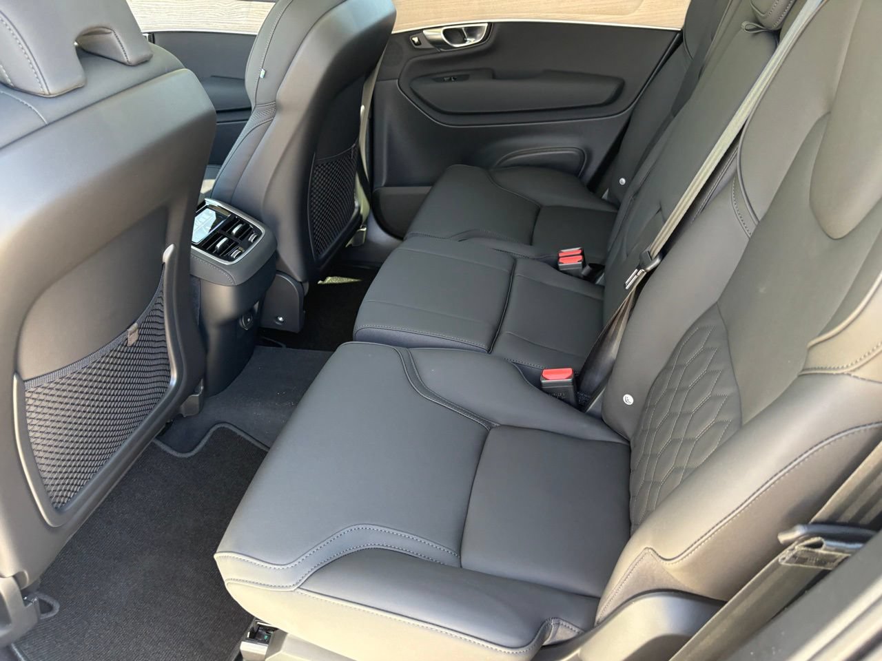 New 2026 Volvo XC90 B6 Plus w/ Protection Package Premier AWD/4WD image 22