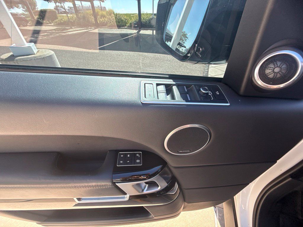 Used 2017 Land Rover Range Rover HSE AWD/4WD image 15