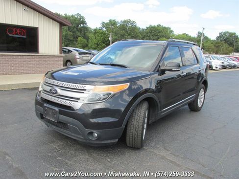 Used 2014 Ford Explorer XLT w/ Equipment Group 202A AWD/4WD image 3
