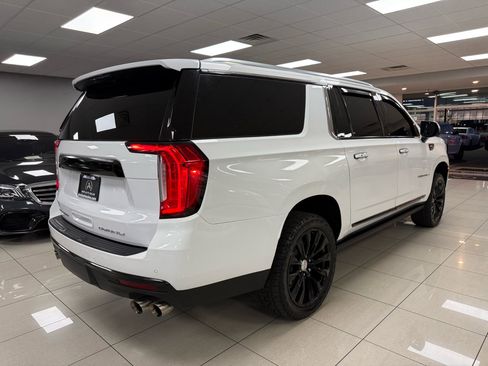 Used 2021 GMC Yukon XL Denali w/ Denali Premium Package image 2