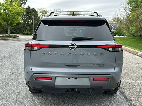 New 2026 Nissan Pathfinder Platinum AWD/4WD image 4