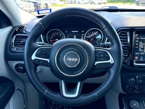 Used 2018 Jeep Compass Limited w/ Navigation Group AWD/4WD image 16