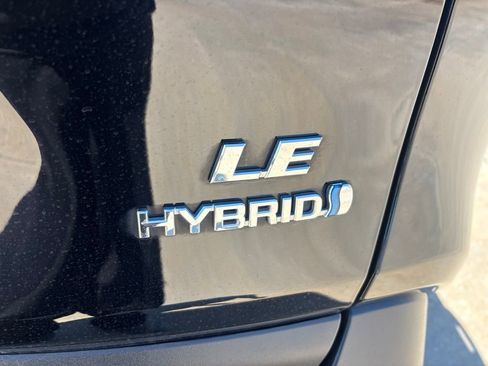 Used 2024 Toyota RAV4 LE AWD/4WD image 12