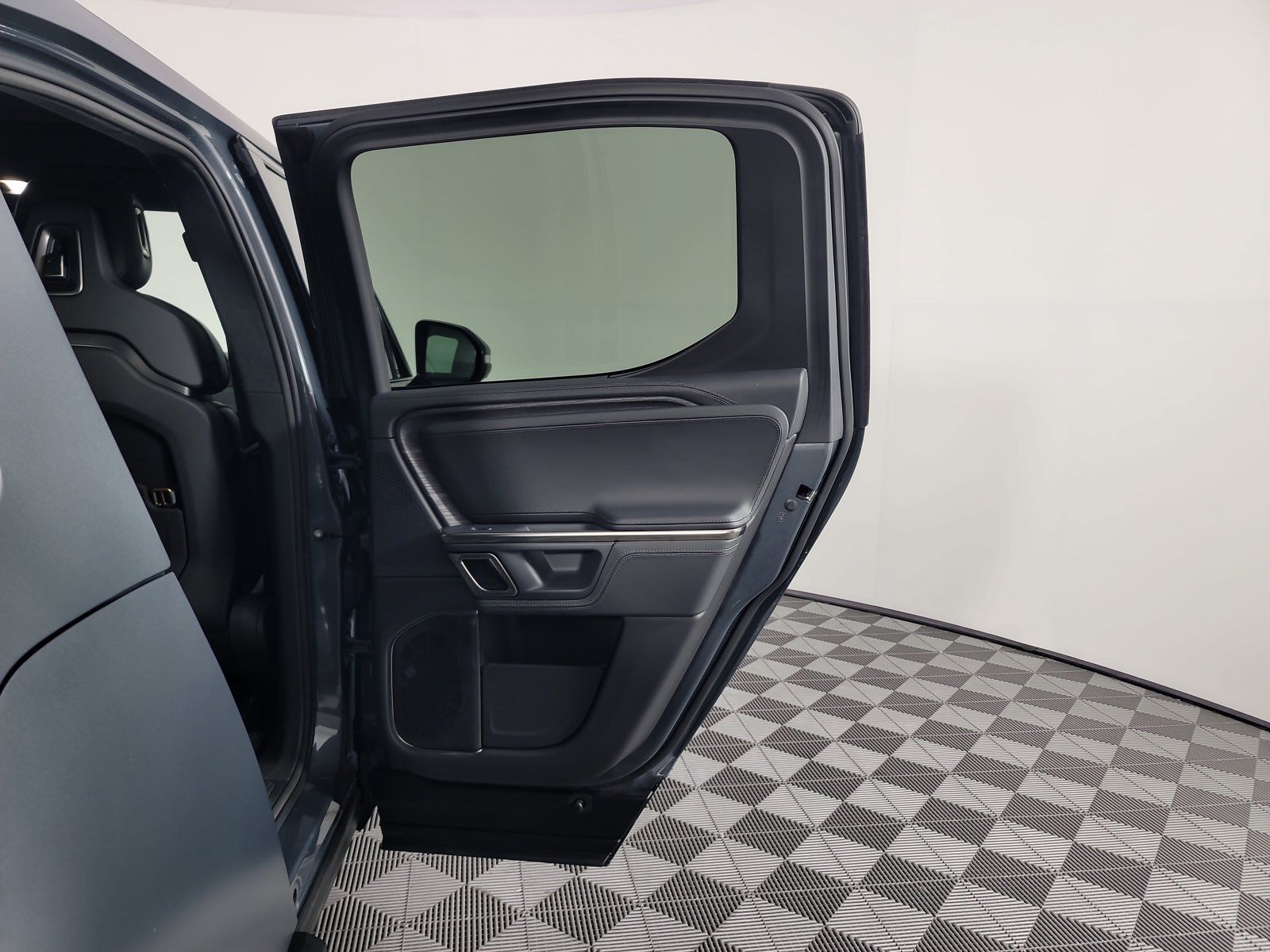 Used 2024 Rivian R1T Adventure Dual AWD/4WD image 19