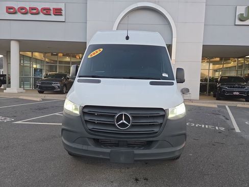 Used 2023 Mercedes-Benz Sprinter 144 Cargo image 11