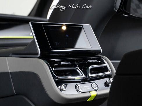 Used 2023 Bentley Bentayga Extended Wheelbase image 73