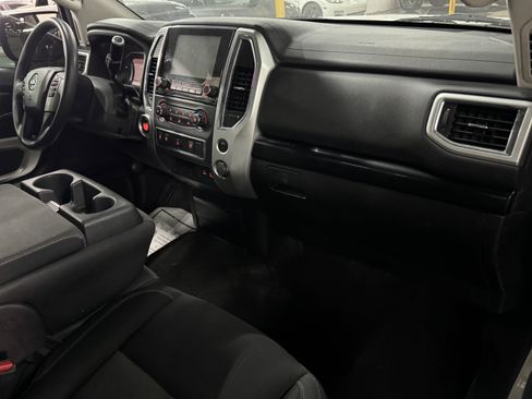 Used 2020 Nissan Titan SV image 16