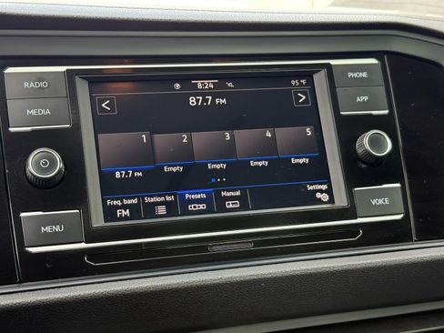 Used 2024 Volkswagen Jetta SE FWD image 21