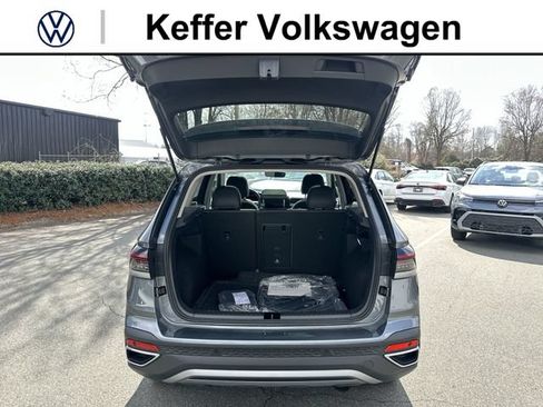 New 2026 Volkswagen Taos SE FWD image 34