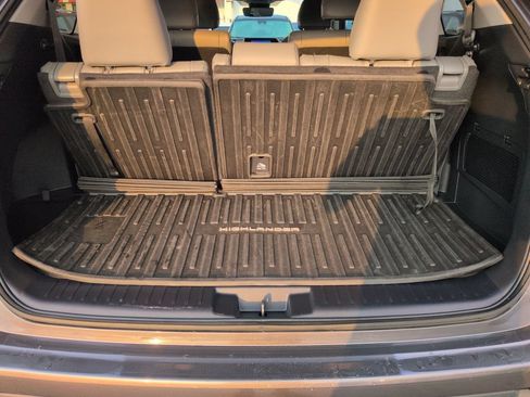Certified 2023 Toyota Highlander XLE FWD image 23