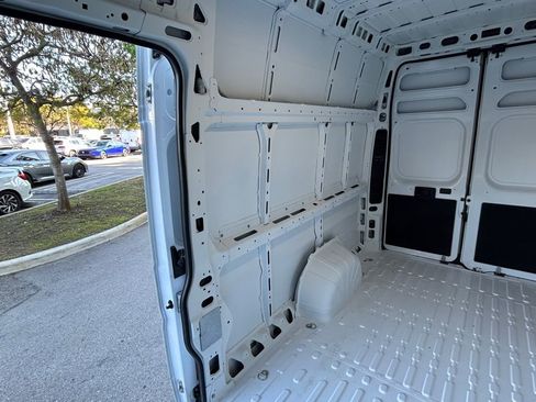 Used 2025 RAM ProMaster 3500 w/ Convenience Group image 12