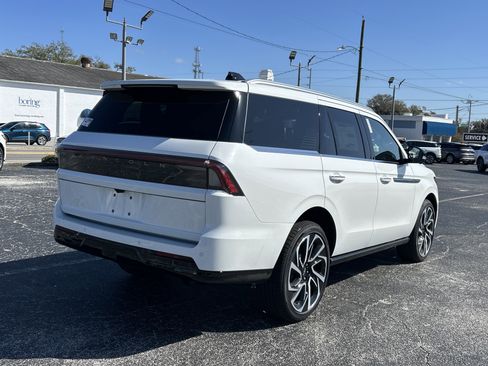 New 2026 Lincoln Navigator Reserve AWD/4WD image 3