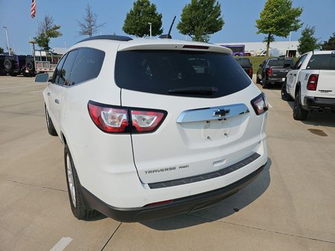Used 2017 Chevrolet Traverse LT w/ Style and Technology Package AWD/4WD image 3