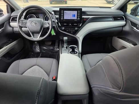 Used 2022 Toyota Camry LE image 7