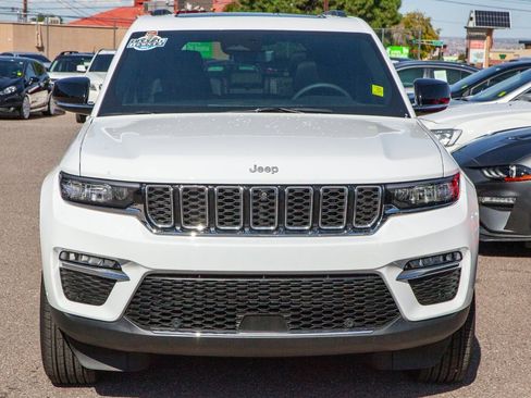 Used 2025 Jeep Grand Cherokee Limited w/ Luxury Tech Group II image 3