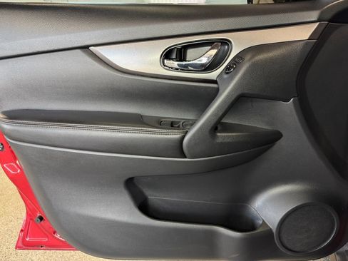 Used 2016 Nissan Rogue S AWD/4WD image 10
