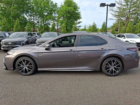 Used 2023 Toyota Camry SE w/ Cold Weather Package FWD image 8
