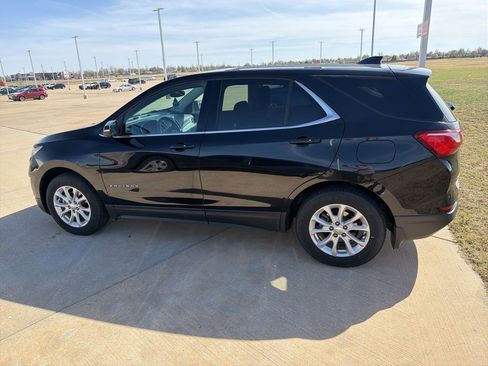 Used 2018 Chevrolet Equinox LT image 2