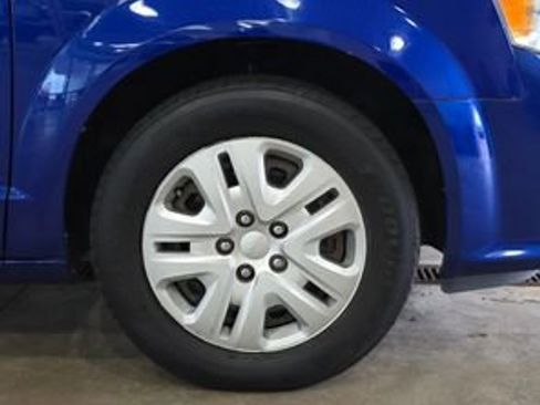 Used 2019 Dodge Grand Caravan SE w/ UConnect Hands-Free Group image 26