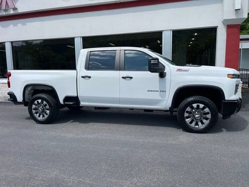 Used 2024 Chevrolet Silverado 2500 Custom w/ Custom Convenience Package AWD/4WD image 5
