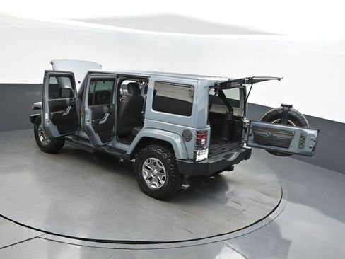 Used 2015 Jeep Wrangler Unlimited Rubicon w/ Connectivity Group image 47
